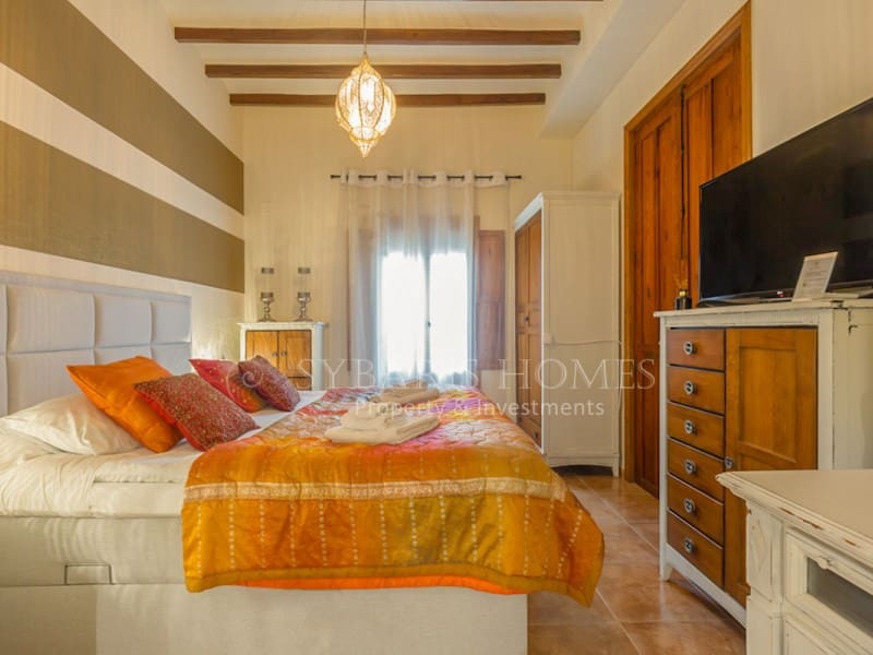 8 Zimmer Hotel zu verkaufen in Jalon / Xalo mit Pool - 1.500.000 € (Ref: 10081058)
