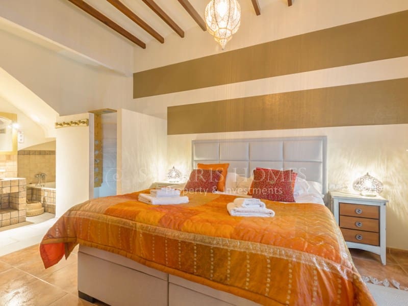 8 Zimmer Hotel zu verkaufen in Jalon / Xalo mit Pool - 1.500.000 € (Ref: 10081058)