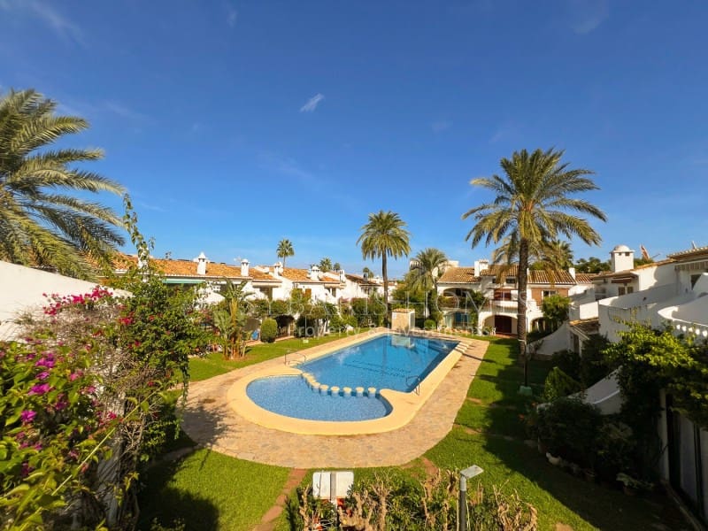 2 sypialnia Bungalow na sprzedaż w Denia z basenem - 315 000 € (Ref: 10174536)