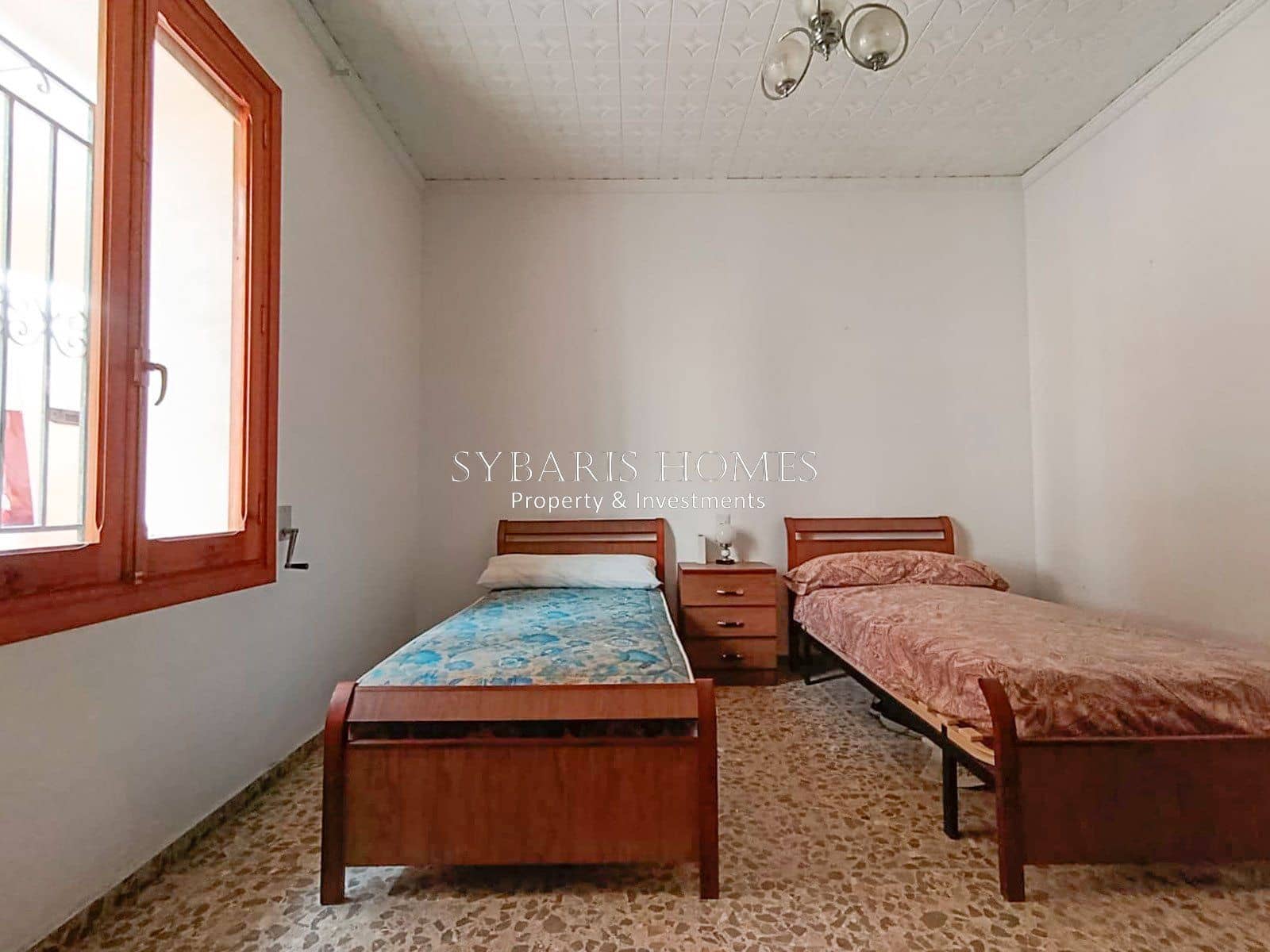 4 bedroom Villa for sale in Pedreguer with garage - € 225,000 (Ref: 10183770)