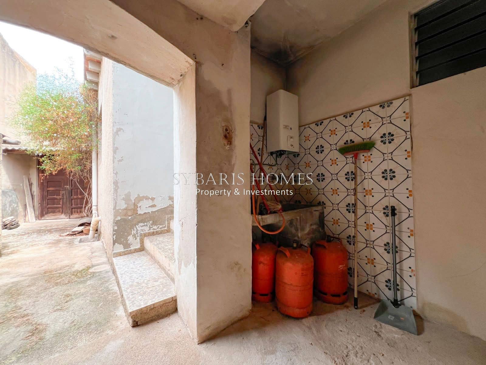 4 bedroom Villa for sale in Pedreguer with garage - € 225,000 (Ref: 10183770)