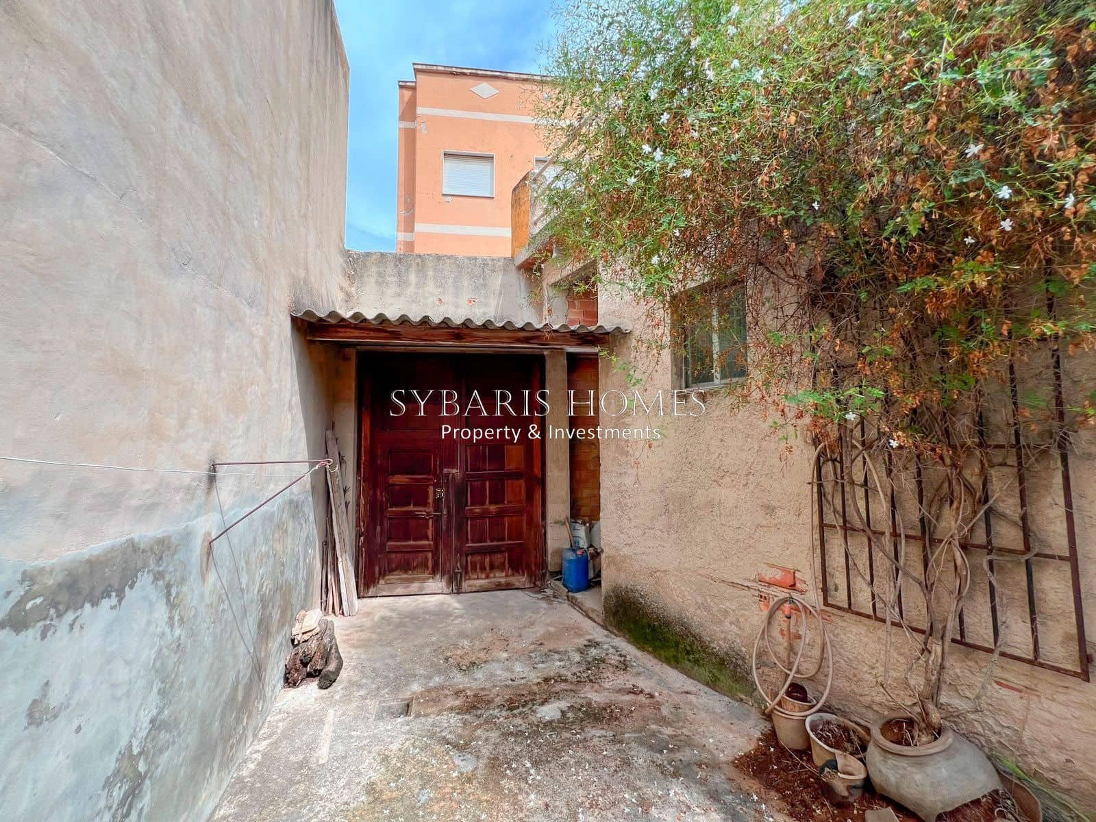 4 bedroom Villa for sale in Pedreguer with garage - € 225,000 (Ref: 10183770)
