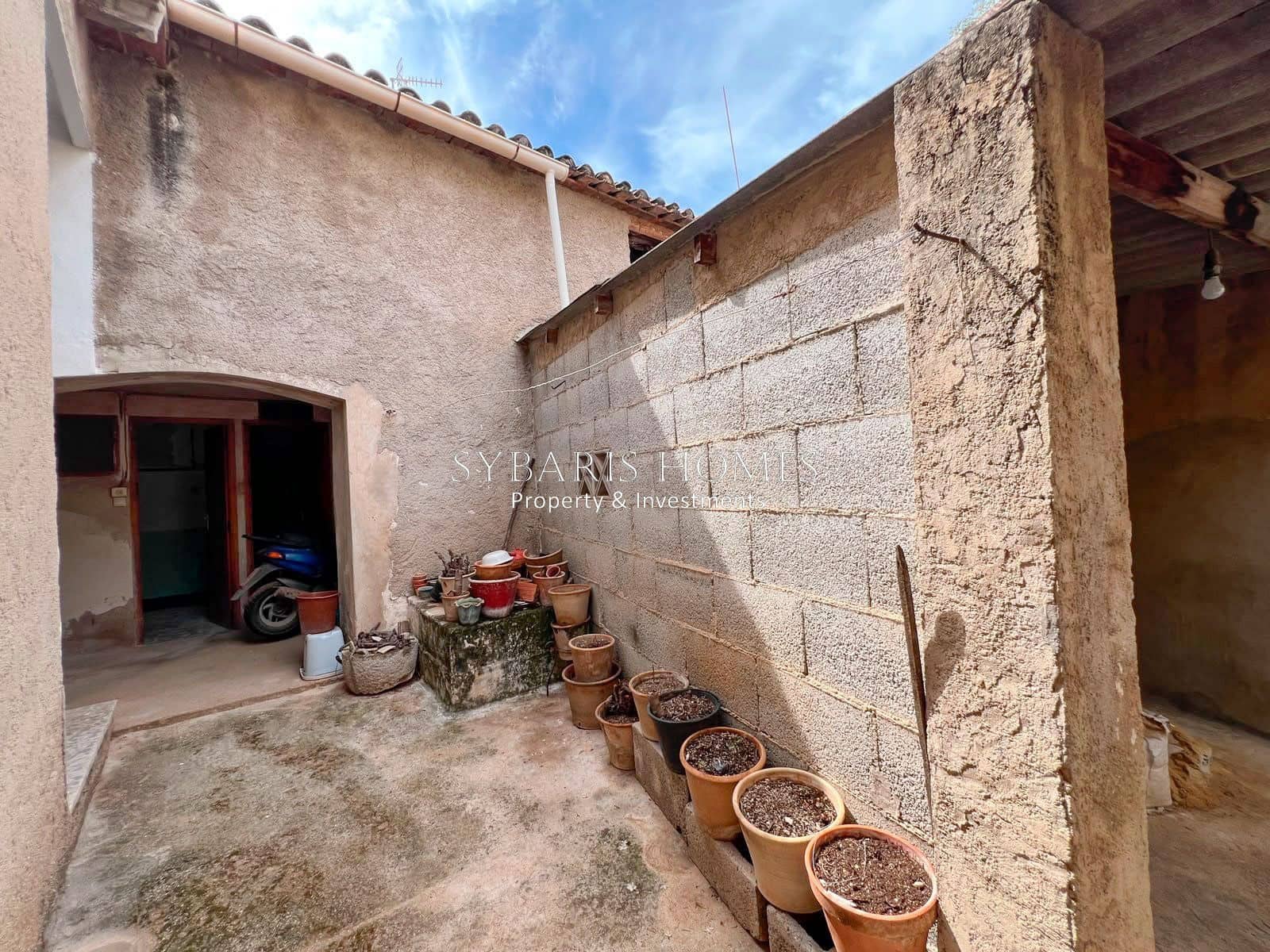 4 bedroom Villa for sale in Pedreguer with garage - € 225,000 (Ref: 10183770)