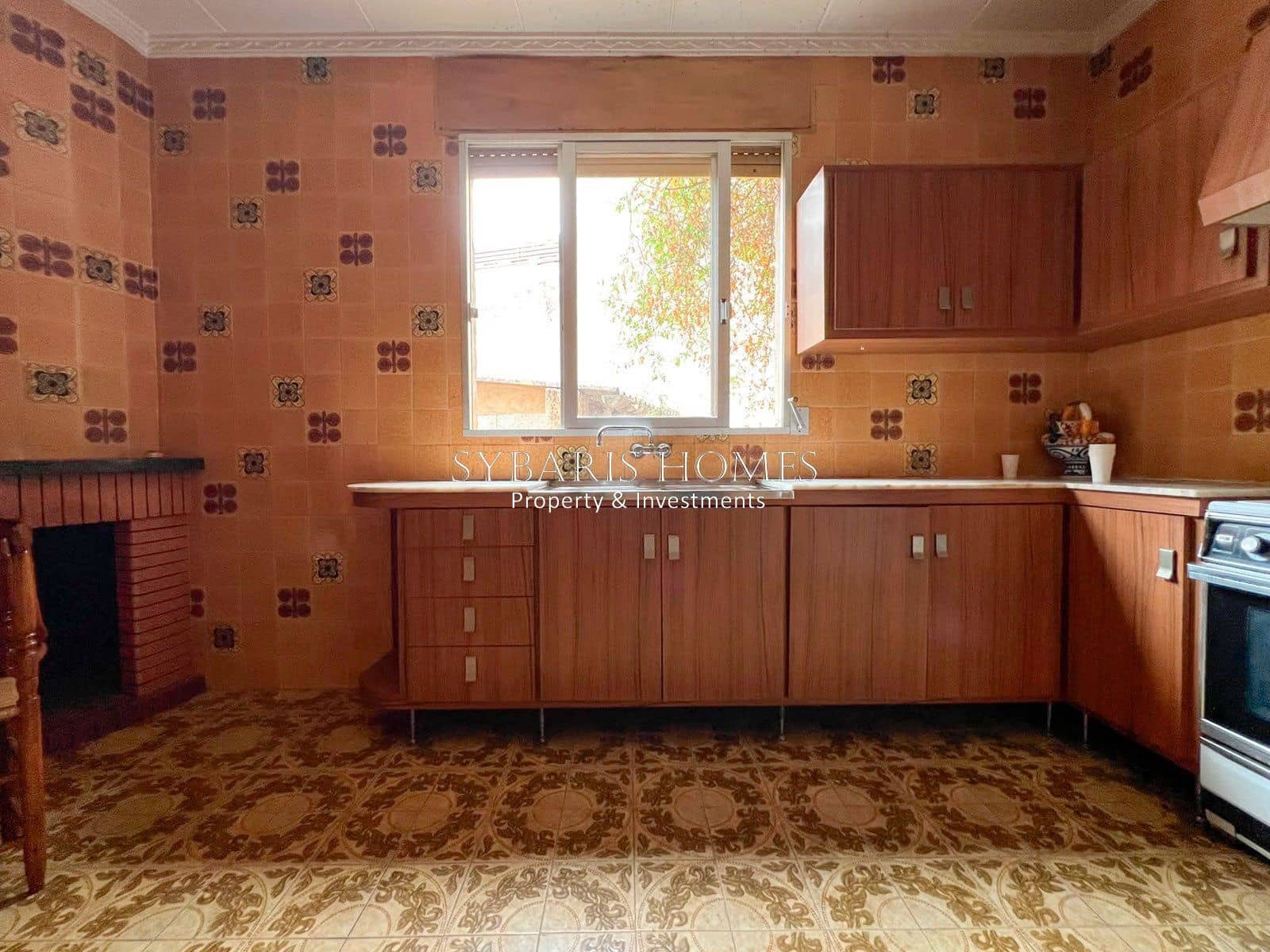 4 bedroom Villa for sale in Pedreguer with garage - € 225,000 (Ref: 10183770)