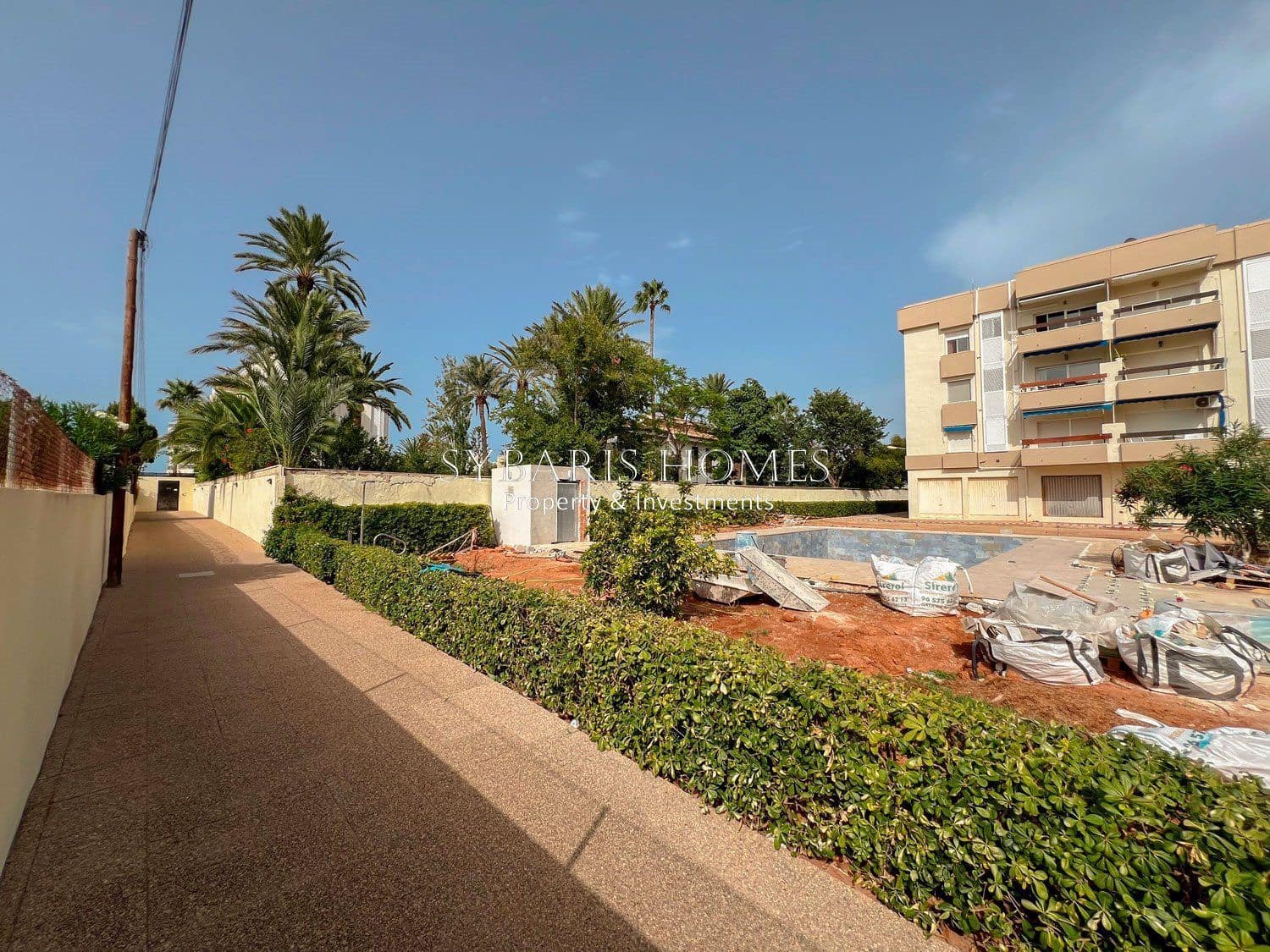 Leilighet til salgs i Denia med svømmebasseng garasje - € 159 000 (Ref: 10183772)