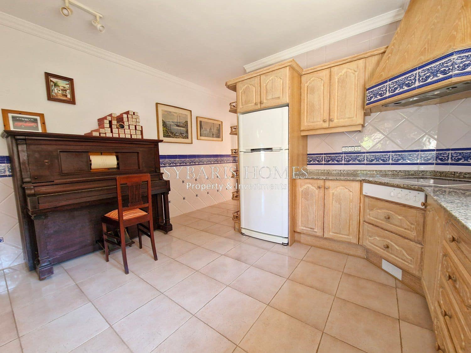 9 Zimmer Villa zu verkaufen in Pedreguer mit Garage - 899.000 € (Ref: 10183787)