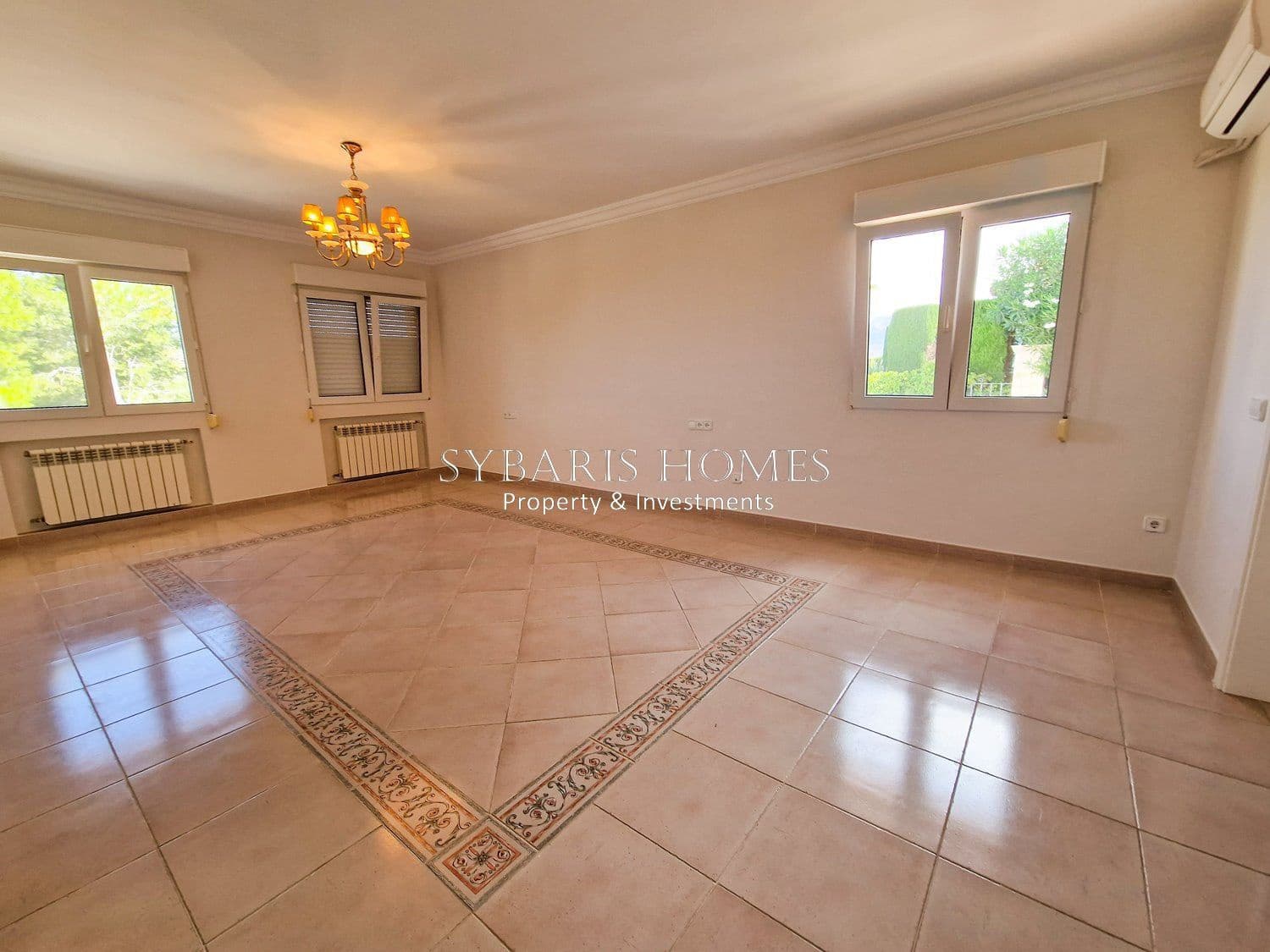 9 Zimmer Villa zu verkaufen in Pedreguer mit Garage - 899.000 € (Ref: 10183787)