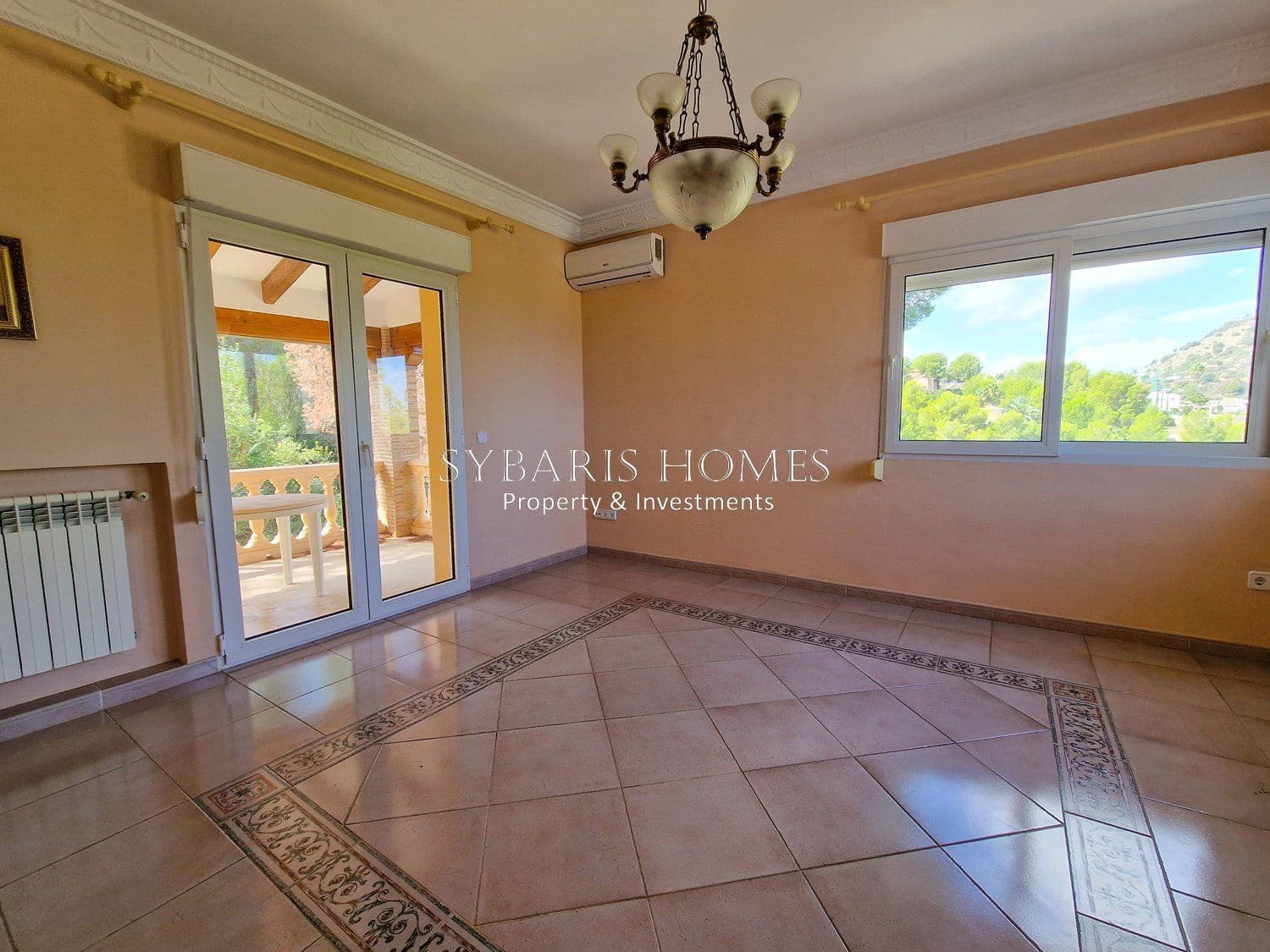 9 Zimmer Villa zu verkaufen in Pedreguer mit Garage - 899.000 € (Ref: 10183787)