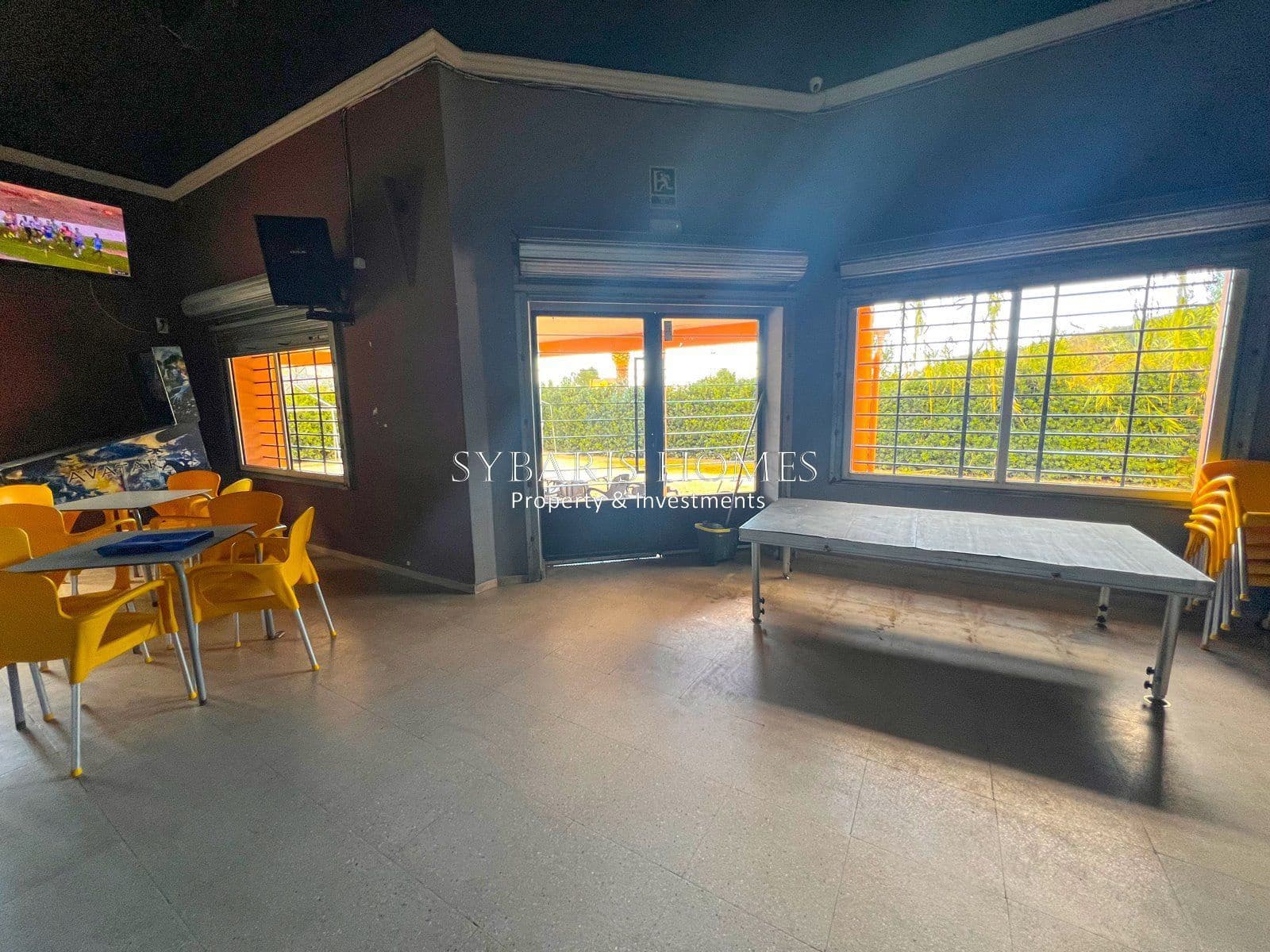 Kommersiell til salgs i Orba med garasje - € 299 000 (Ref: 10183791)