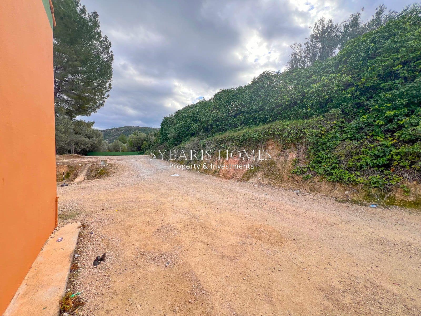 Kommersiell til salgs i Orba med garasje - € 299 000 (Ref: 10183791)