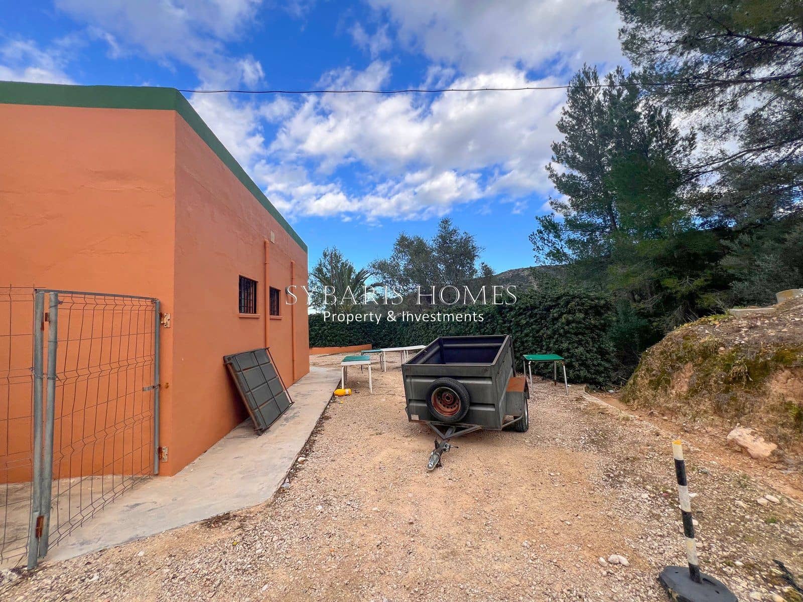 Kommersiell til salgs i Orba med garasje - € 299 000 (Ref: 10183791)