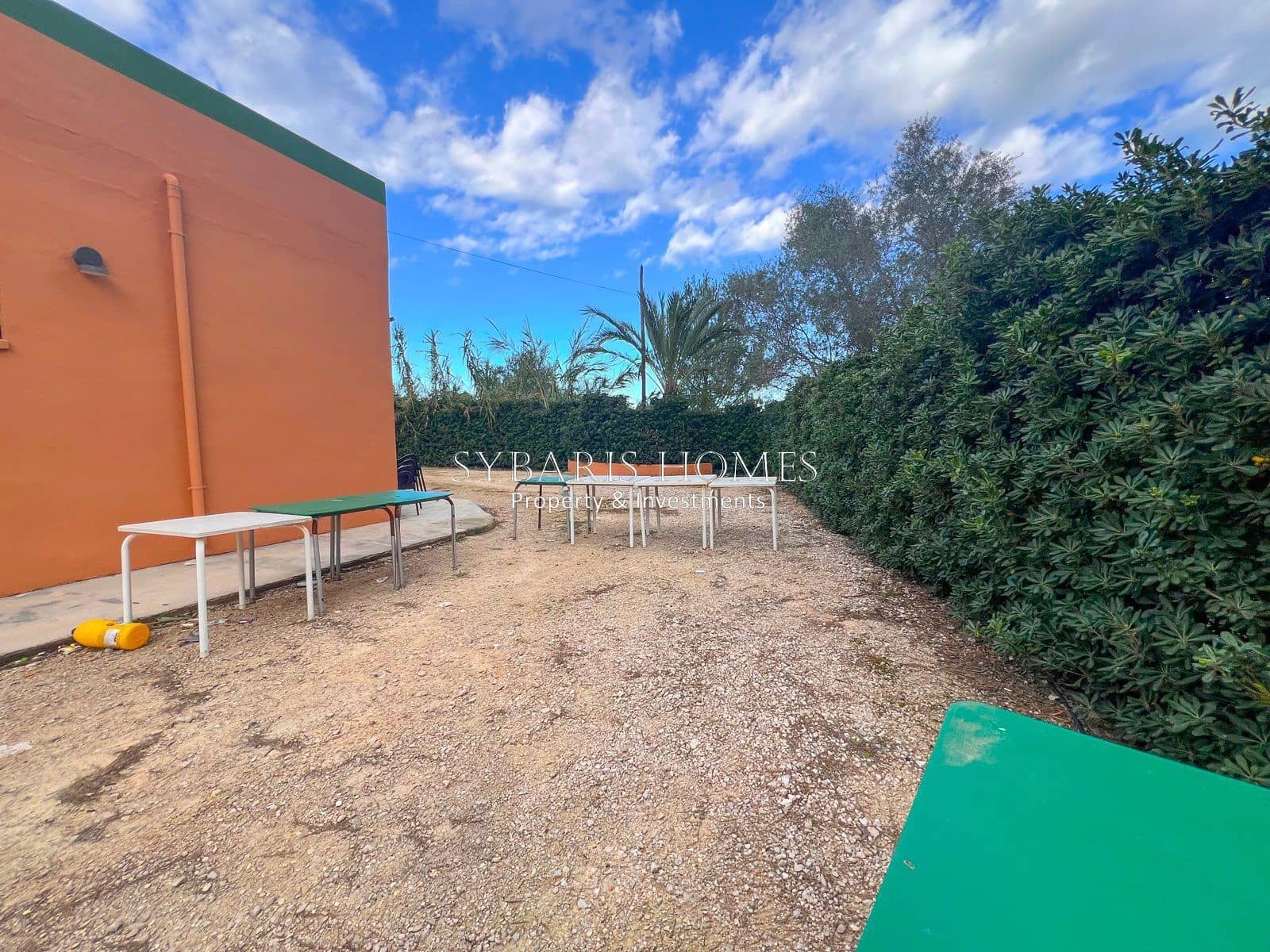 Kommersiell til salgs i Orba med garasje - € 299 000 (Ref: 10183791)