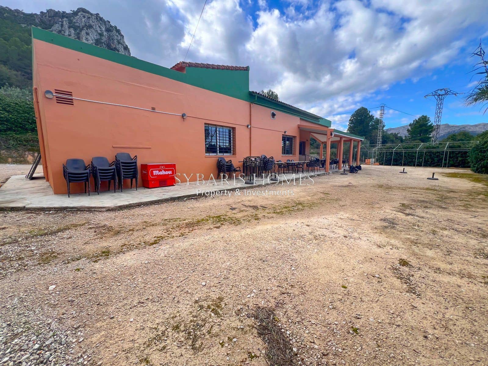 Kommersiell til salgs i Orba med garasje - € 299 000 (Ref: 10183791)