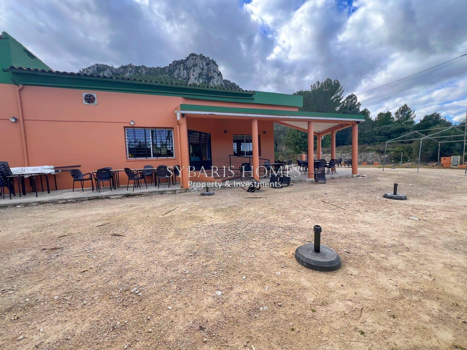 Kommersiell til salgs i Orba med garasje - € 299 000 (Ref: 10183791)
