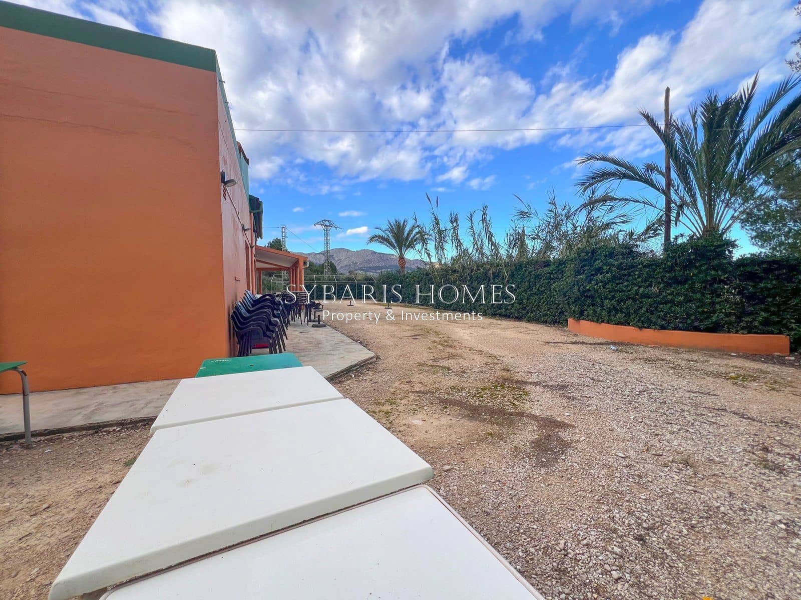 Kommersiell til salgs i Orba med garasje - € 299 000 (Ref: 10183791)