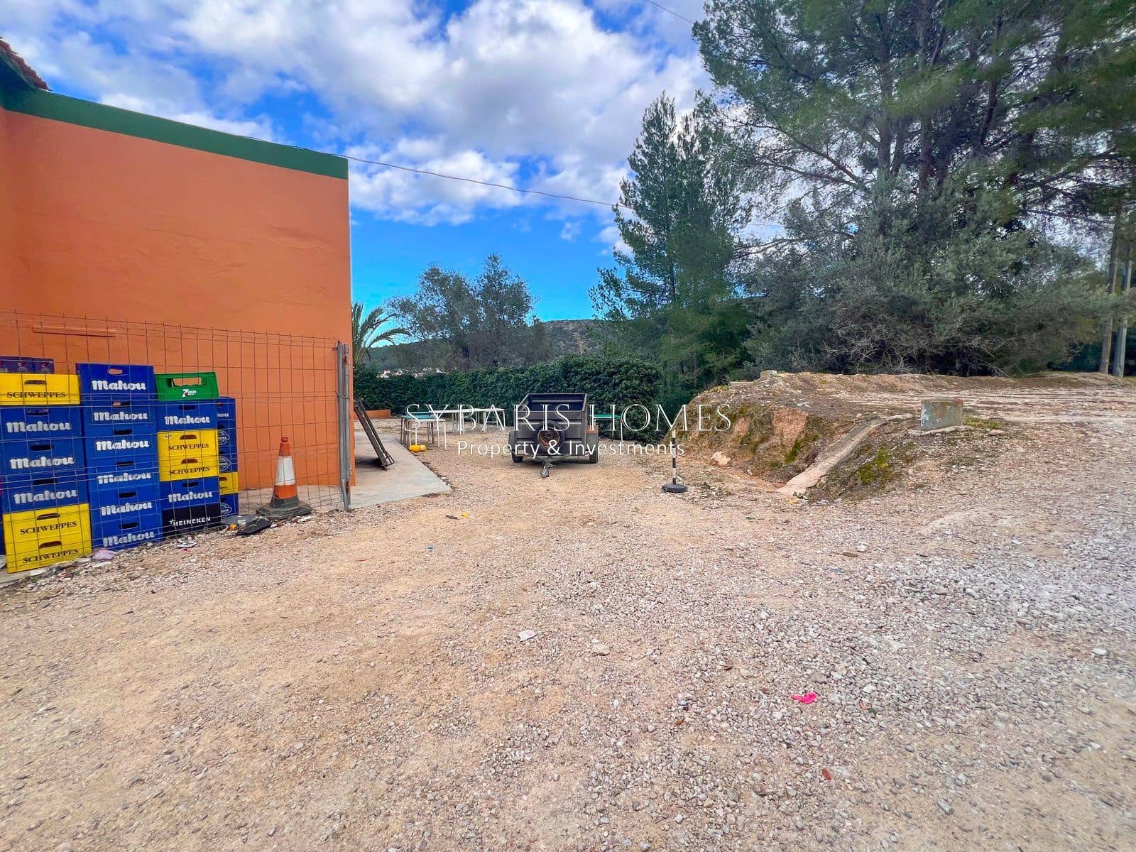 Kommersiell til salgs i Orba med garasje - € 299 000 (Ref: 10183791)