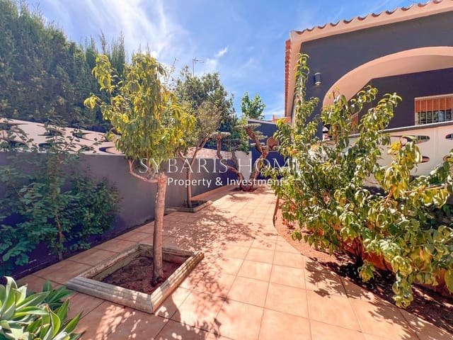3 soverom Villa til salgs i Las Marinas / Les Marines, Dénia med svømmebasseng garasje - € 695 000 (Ref: 10183812)