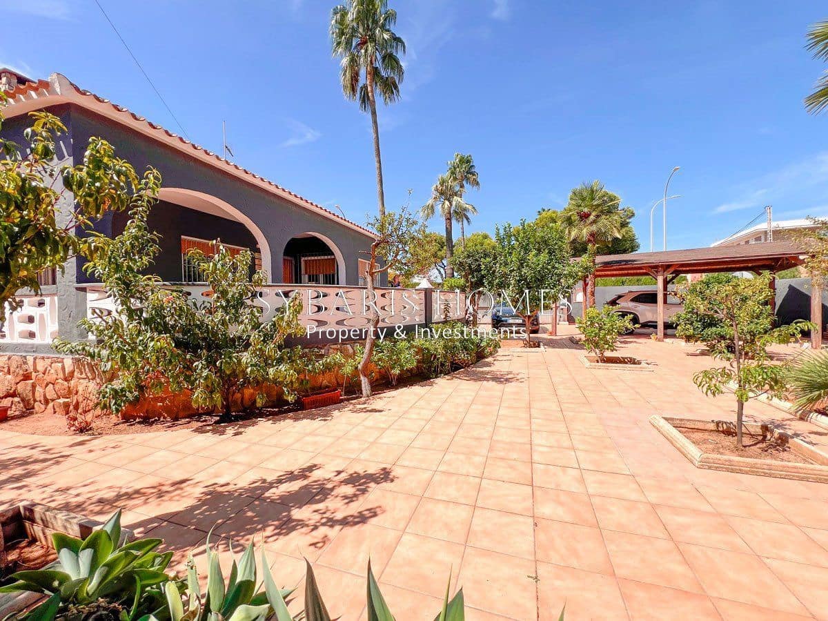 3 soverom Villa til salgs i Denia med svømmebasseng garasje - € 695 000 (Ref: 10183812)