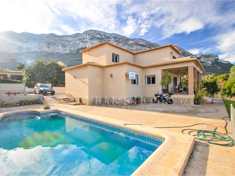 4 sovrum Villa till salu i Denia med pool garage - 950 000 € (Ref: 6351392)