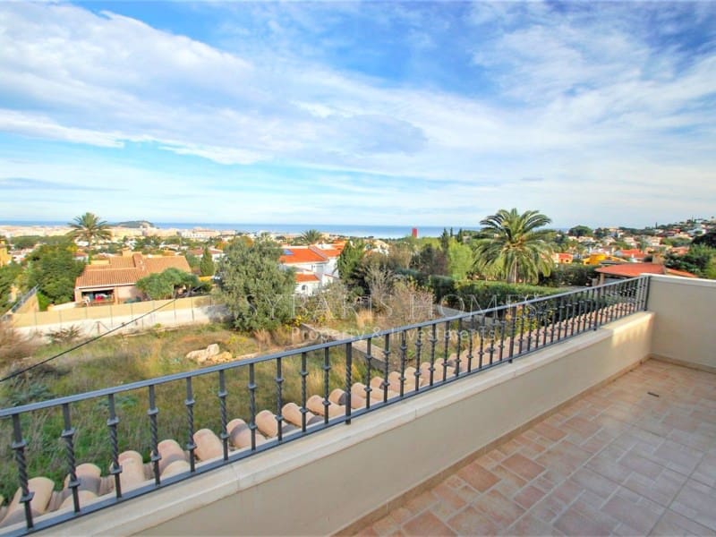 4 sovrum Villa till salu i Denia med pool garage - 950 000 € (Ref: 6351392)