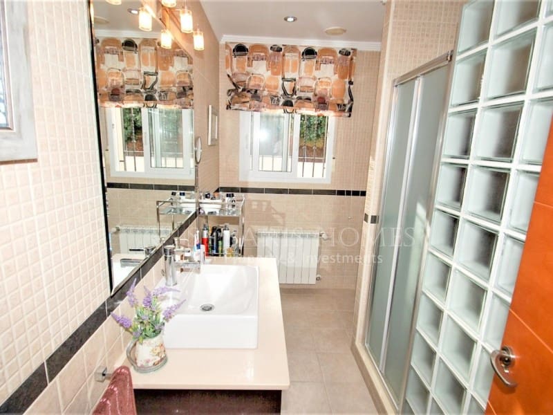 4 sovrum Villa till salu i Denia med pool garage - 950 000 € (Ref: 6351392)