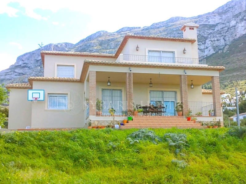 4 sovrum Villa till salu i Denia med pool garage - 950 000 € (Ref: 6351392)