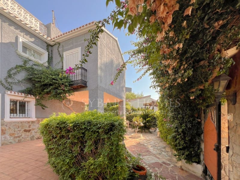 5 quarto Moradia para venda em Denia com piscina garagem - 649 900 € (Ref: 7546245)