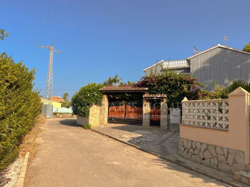 5 quarto Moradia para venda em Denia com piscina garagem - 649 900 € (Ref: 7546245)