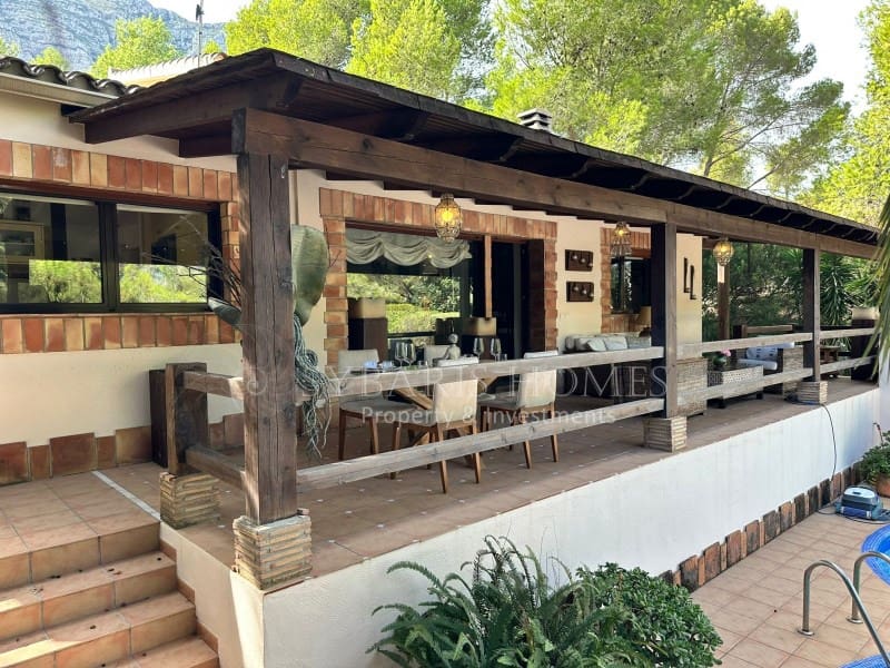 3 sovrum Villa till salu i Denia med pool garage - 715 000 € (Ref: 7854762)