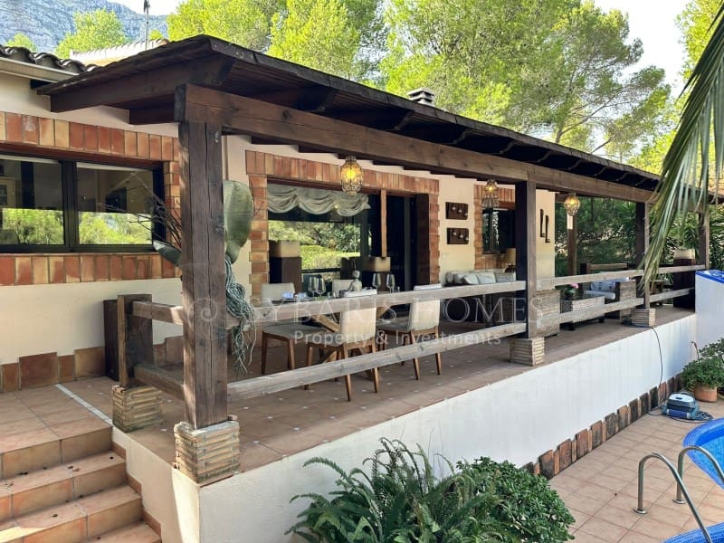 3 sovrum Villa till salu i Denia med pool garage - 715 000 € (Ref: 7854762)