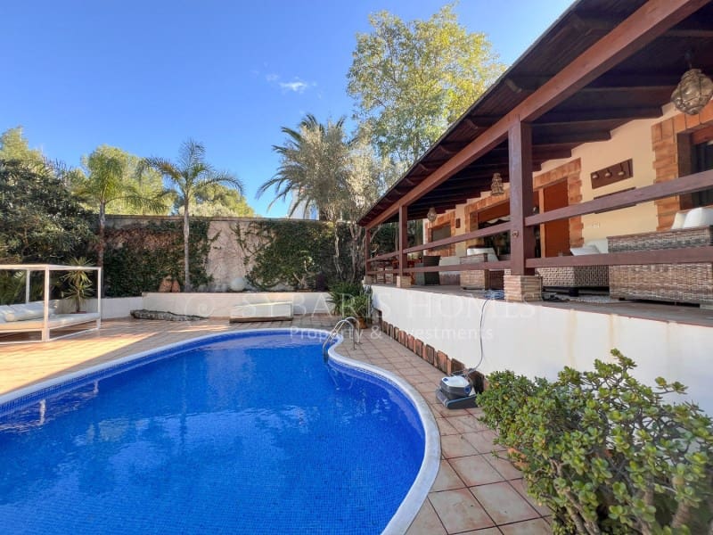 3 sovrum Villa till salu i Denia med pool garage - 715 000 € (Ref: 7854762)