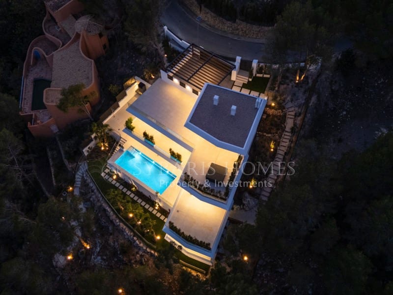 4 bedroom Villa for sale in Altea la Vella with pool garage - € 2,250,000 (Ref: 8175011)
