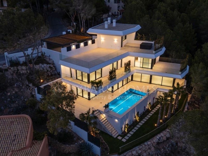 4 bedroom Villa for sale in Altea la Vella with pool garage - € 2,250,000 (Ref: 8175011)