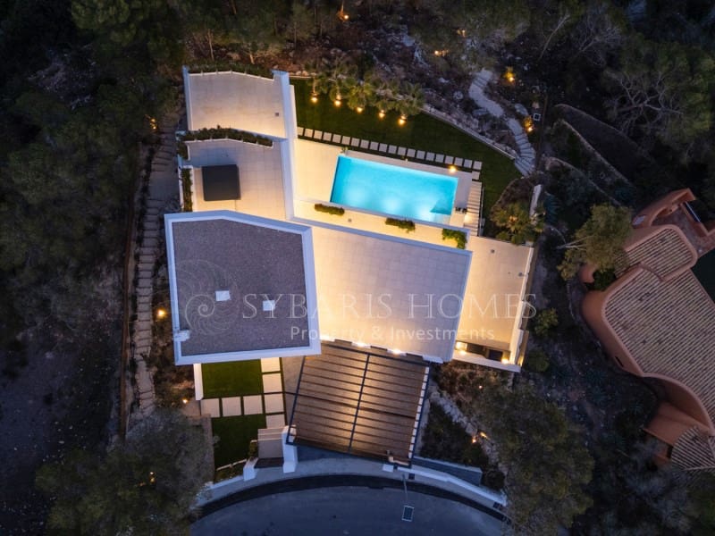 4 bedroom Villa for sale in Altea la Vella with pool garage - € 2,250,000 (Ref: 8175011)