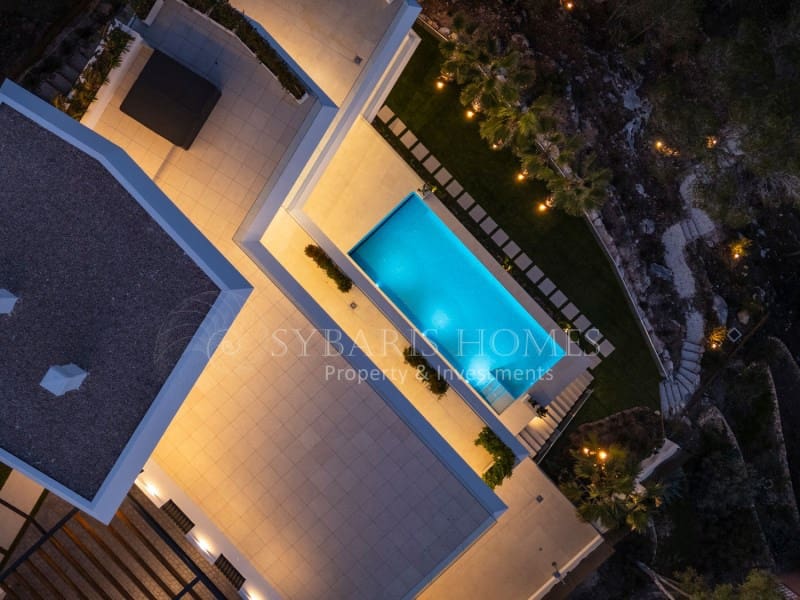 4 bedroom Villa for sale in Altea la Vella with pool garage - € 2,250,000 (Ref: 8175011)