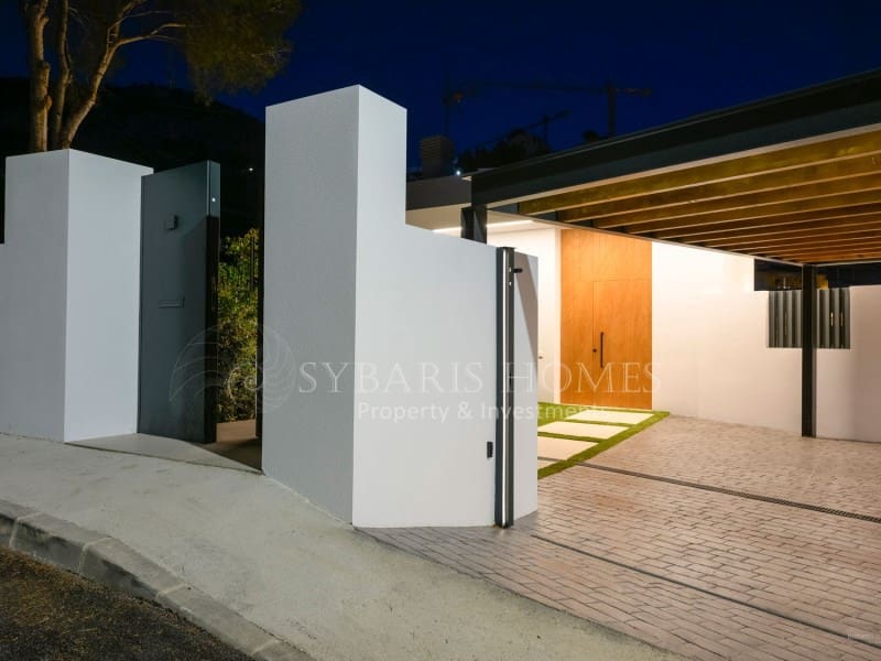 4 bedroom Villa for sale in Altea la Vella with pool garage - € 2,250,000 (Ref: 8175011)