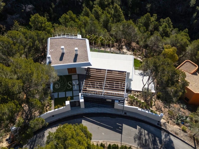 4 bedroom Villa for sale in Altea la Vella with pool garage - € 2,250,000 (Ref: 8175011)