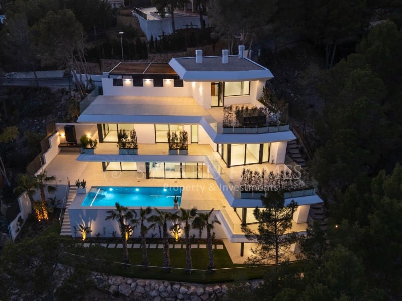 4 bedroom Villa for sale in Altea la Vella with pool garage - € 2,250,000 (Ref: 8175011)