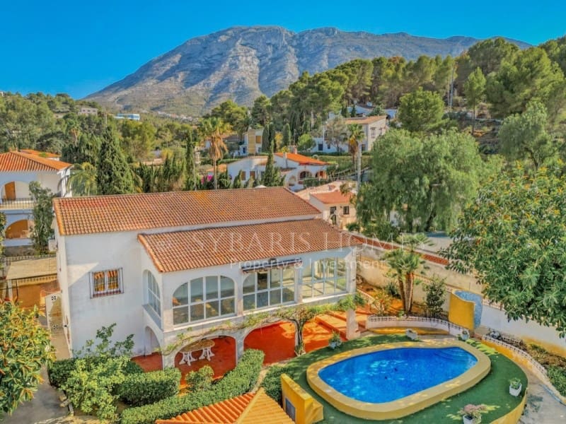 4 sovrum Villa till salu i Denia med garage - 645 000 € (Ref: 8392968)