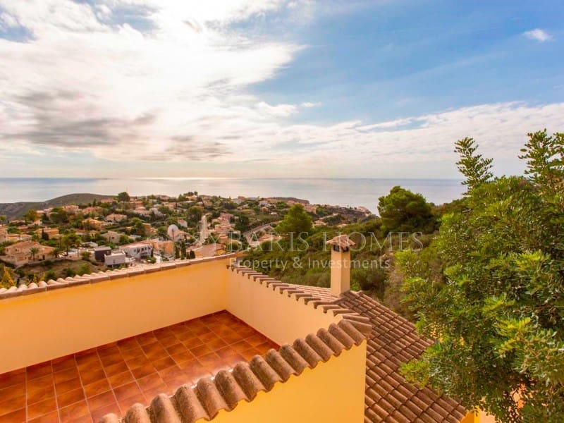 Chalet de 4 habitaciones en Cumbre del Sol en venta con garaje - 697.200 € (Ref: 8537247)