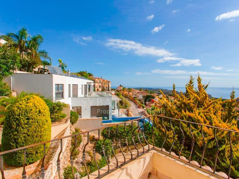 Chalet de 4 habitaciones en Cumbre del Sol en venta con garaje - 697.200 € (Ref: 8537247)