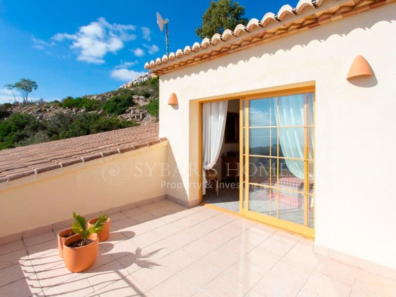 Chalet de 4 habitaciones en Cumbre del Sol en venta con garaje - 697.200 € (Ref: 8537247)