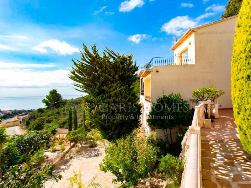 Chalet de 4 habitaciones en Cumbre del Sol en venta con garaje - 697.200 € (Ref: 8537247)