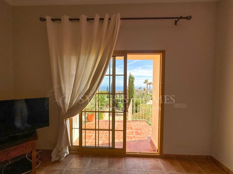 Chalet de 4 habitaciones en Cumbre del Sol en venta con garaje - 697.200 € (Ref: 8537247)