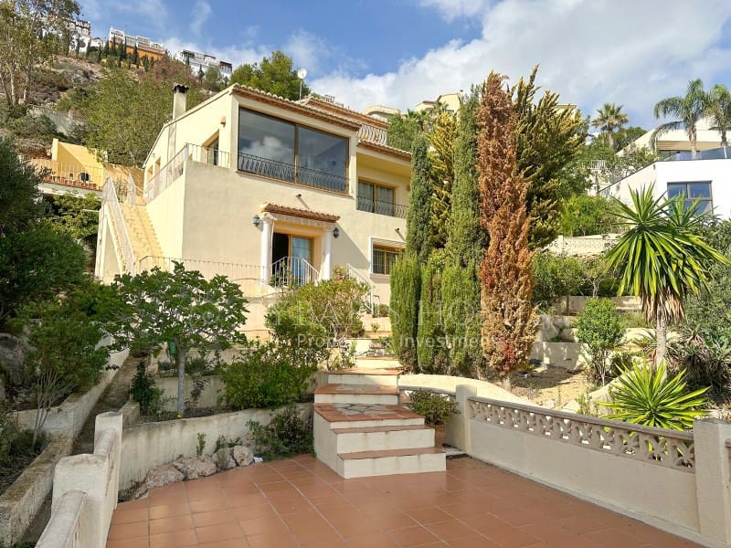 Chalet de 4 habitaciones en Cumbre del Sol en venta con garaje - 697.200 € (Ref: 8537247)