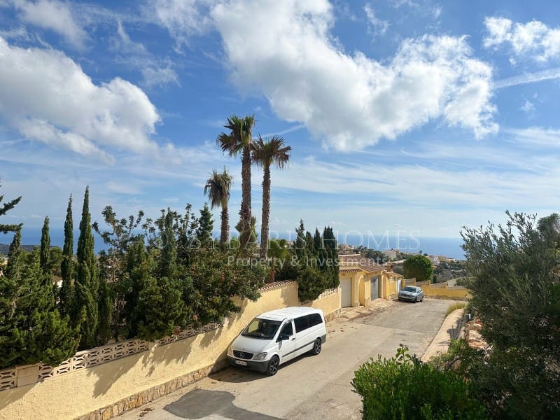 Chalet de 4 habitaciones en Cumbre del Sol en venta con garaje - 697.200 € (Ref: 8537247)