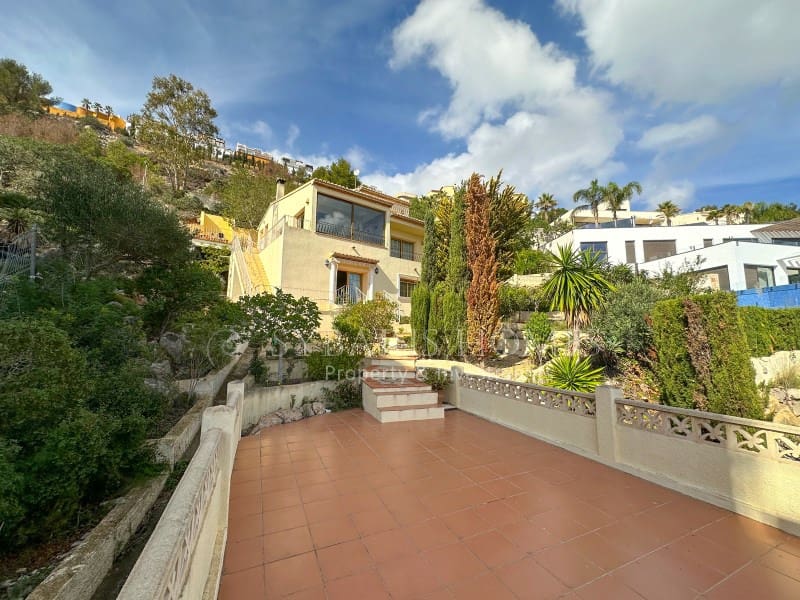 Chalet de 4 habitaciones en Cumbre del Sol en venta con garaje - 697.200 € (Ref: 8537247)