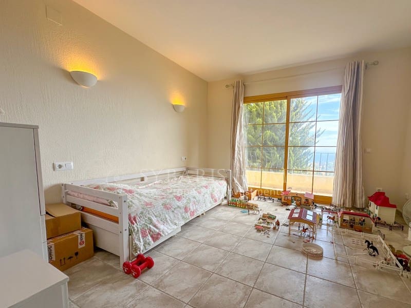 Chalet de 4 habitaciones en Cumbre del Sol en venta con garaje - 697.200 € (Ref: 8537247)