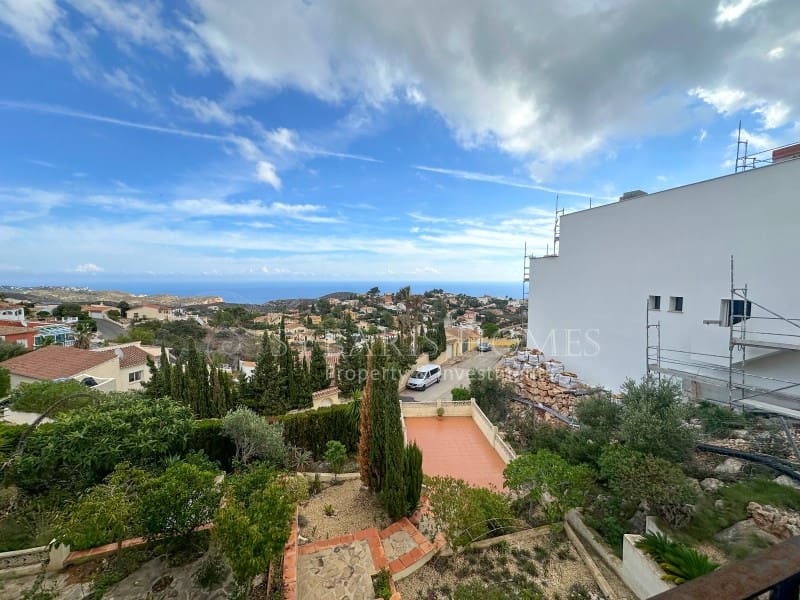 Chalet de 4 habitaciones en Cumbre del Sol en venta con garaje - 697.200 € (Ref: 8537247)