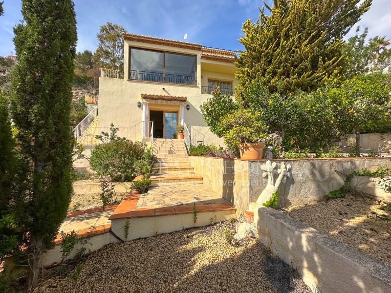 Chalet de 4 habitaciones en Cumbre del Sol en venta con garaje - 697.200 € (Ref: 8537247)